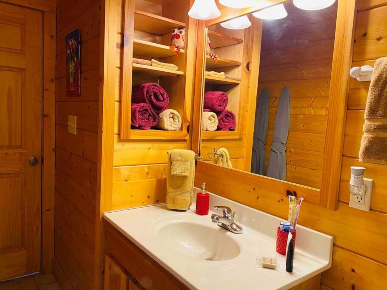 Romantic, Honeymoon Cabin In The Smokies! Gatlinburg Eksteriør billede