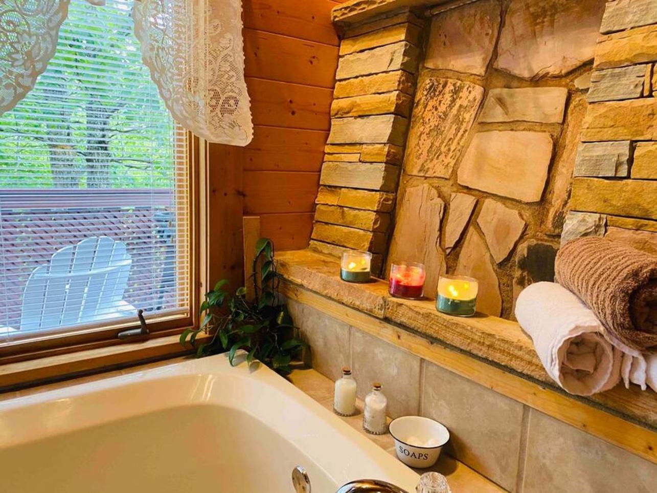 Romantic, Honeymoon Cabin In The Smokies! Gatlinburg Eksteriør billede