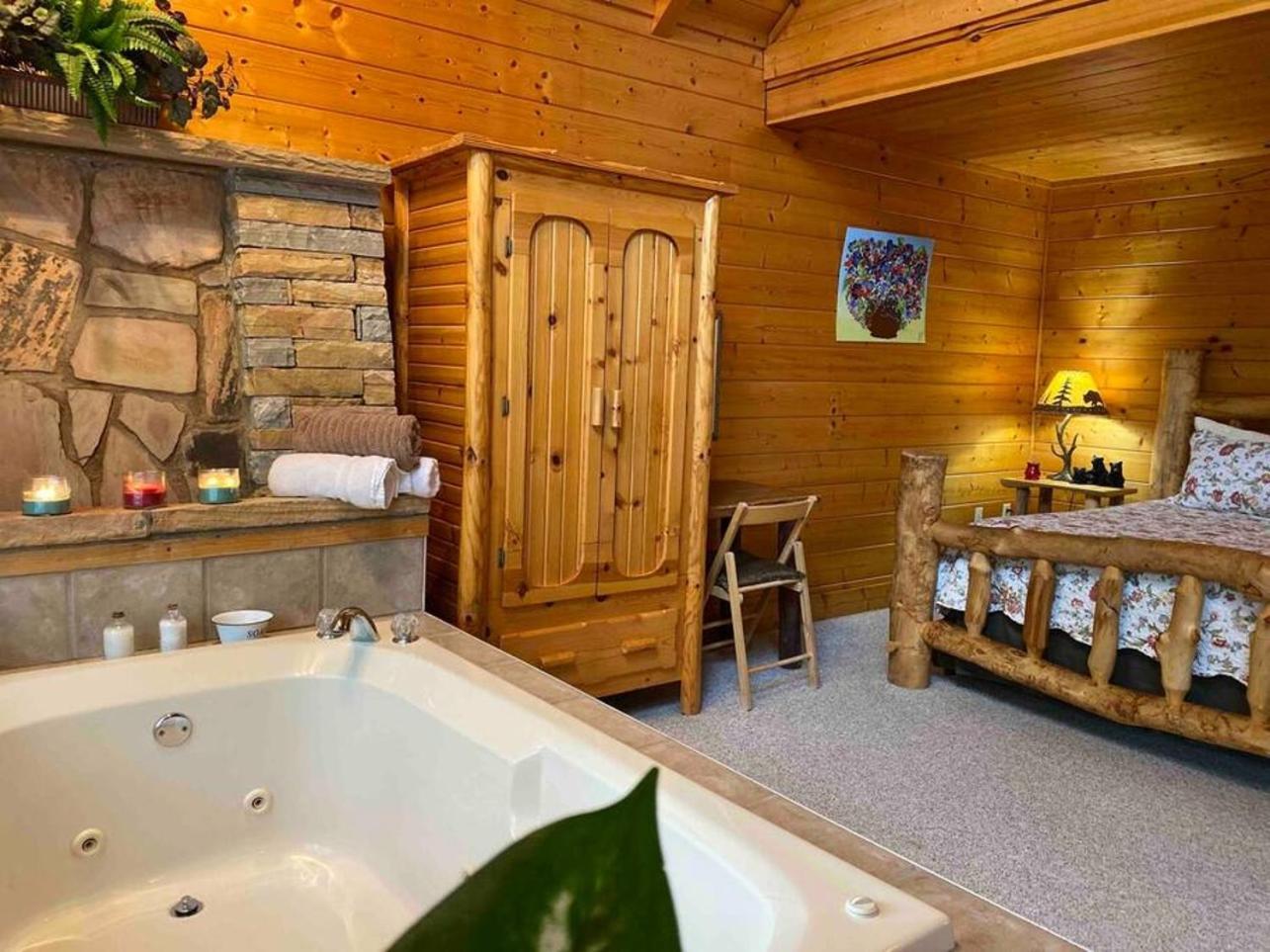 Romantic, Honeymoon Cabin In The Smokies! Gatlinburg Eksteriør billede