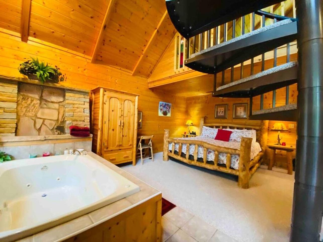 Romantic, Honeymoon Cabin In The Smokies! Gatlinburg Eksteriør billede