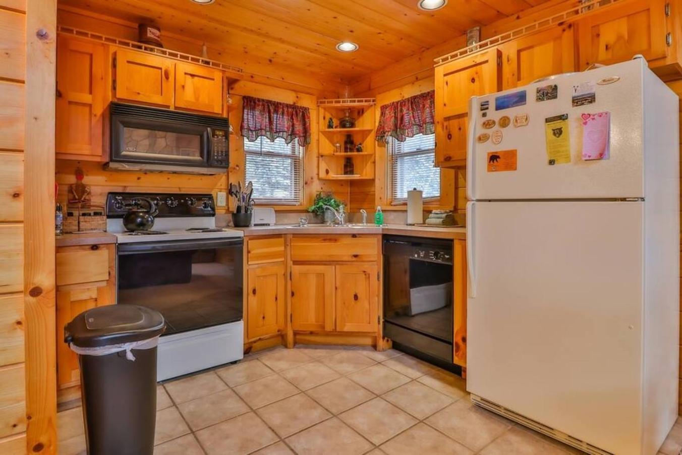 Romantic, Honeymoon Cabin In The Smokies! Gatlinburg Eksteriør billede