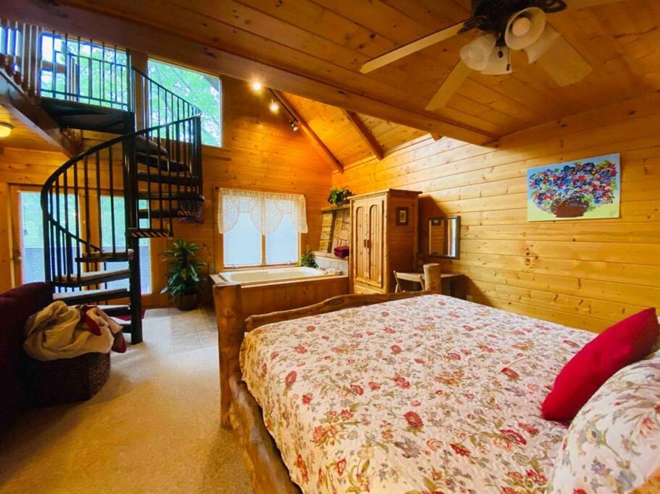 Romantic, Honeymoon Cabin In The Smokies! Gatlinburg Eksteriør billede